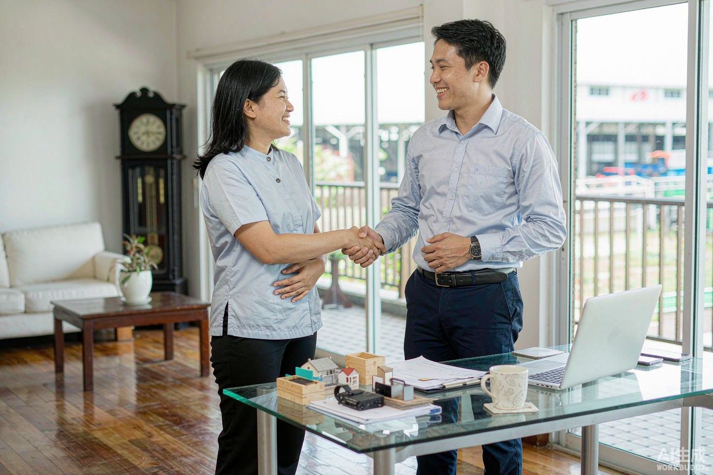 SourcChina agent negotiating with a factory owner